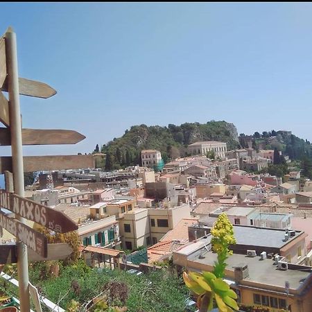 "Private Room" Stanza Privata With Private Bathroom - Shared Kitchen And Beautiful Terrace On Taormina Center Hostel Taormina Exterior foto